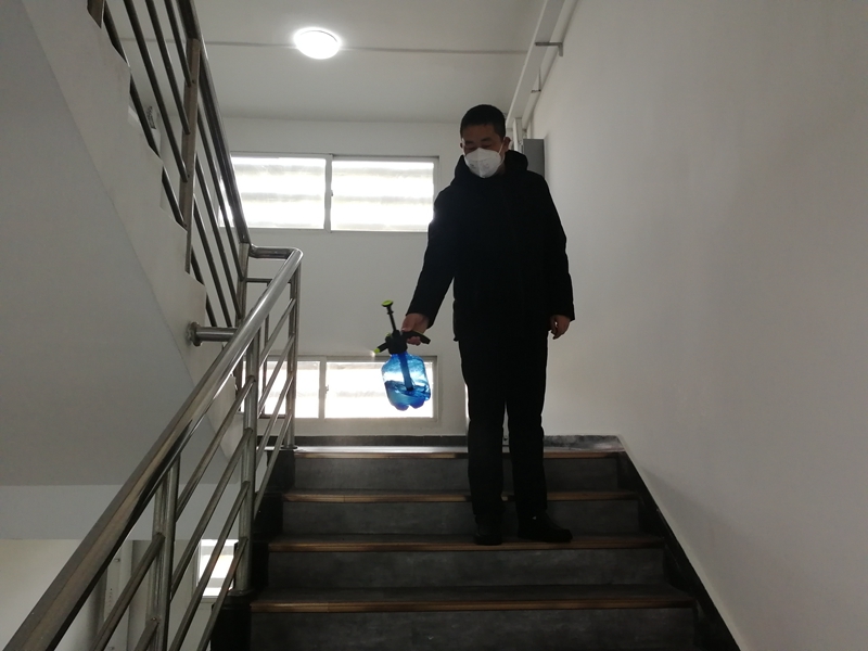 認(rèn)真進(jìn)行樓道二次消毒_副本